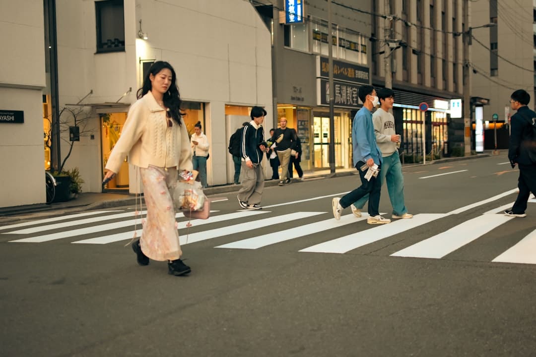全球商场：美股三大指数收涨 纳指涨近2% 我国金龙指数收涨1.33%